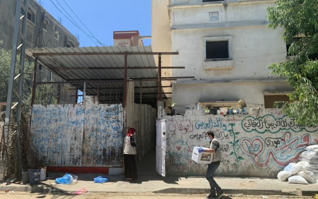 Since the start of the pandemic, AFSC has distributed food assistance and hygeine items to hundreds of seniors in Gaza and the West Bank.  Photo: Middle East / AFSC